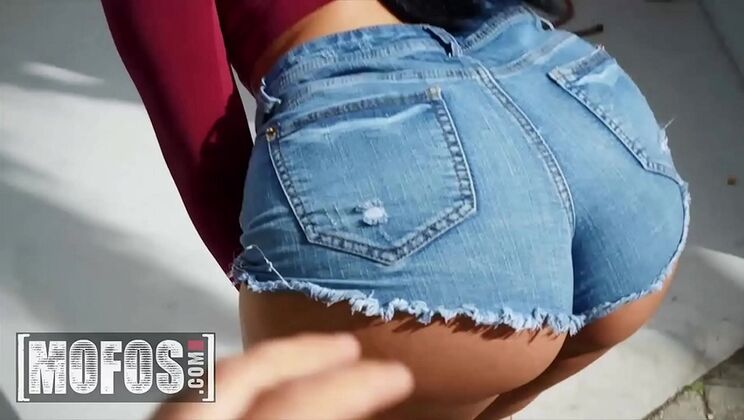 Zenci hatunun büyük amcığını sert kökledim ağzına boşalttım